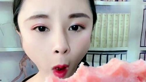 网红吃瓜美女是谁啊视频,视频走红背后的故事